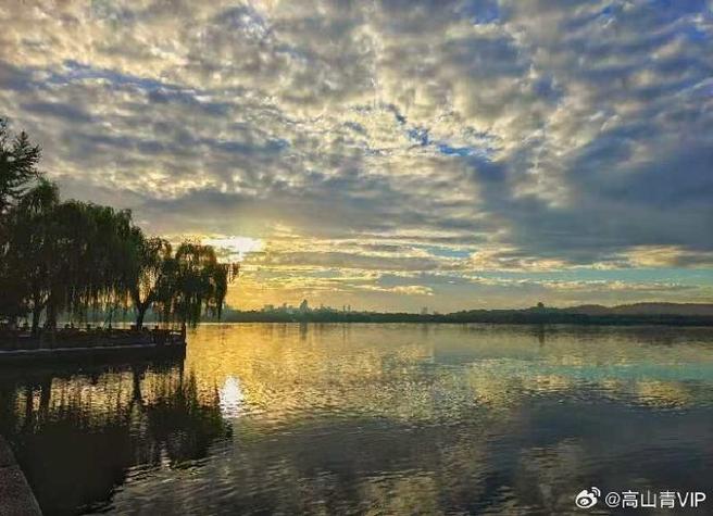 30时的西湖(日出时刻的西湖更是美的"一塌糊涂"