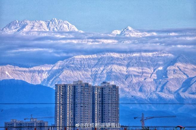 #在成都遥望雪山#